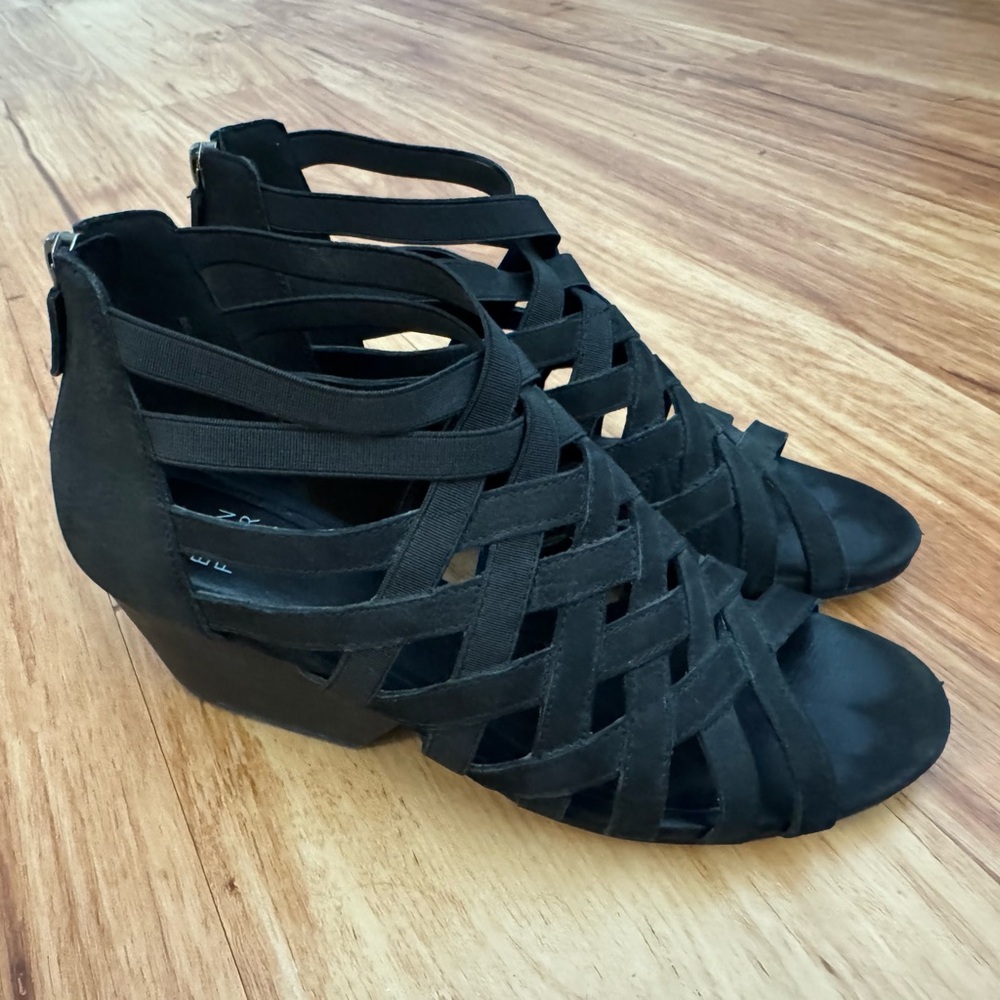 Eileen Fisher Oodle Cutout Sandal Stacked Heel Sueded Leather w Stretch 8 Black - Picture 3 of 12